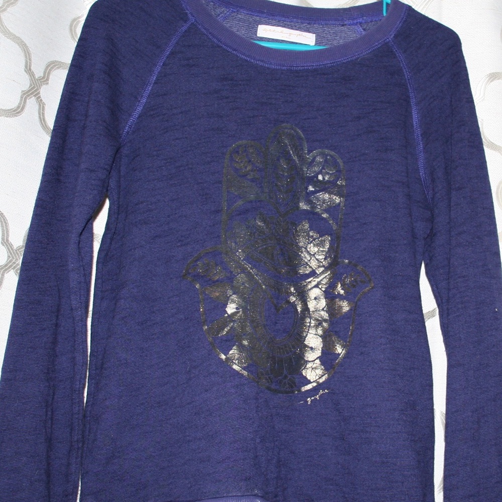 Spiritual Gangster crew neck with hamsa